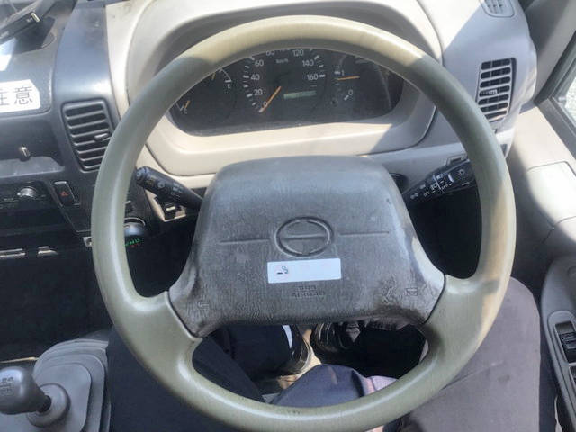 日野デュトロ幌ウイング小型（2t・3t）[写真30]