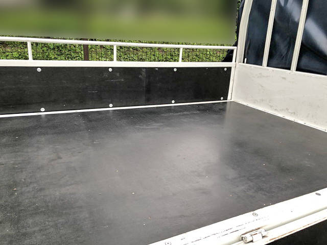 三菱ふそうキャンター平ボディ小型（2t・3t）[写真13]