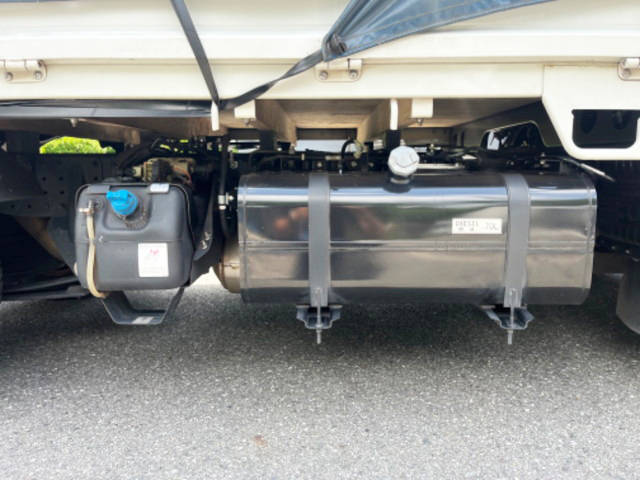 三菱ふそうキャンター平ボディ小型（2t・3t）[写真18]