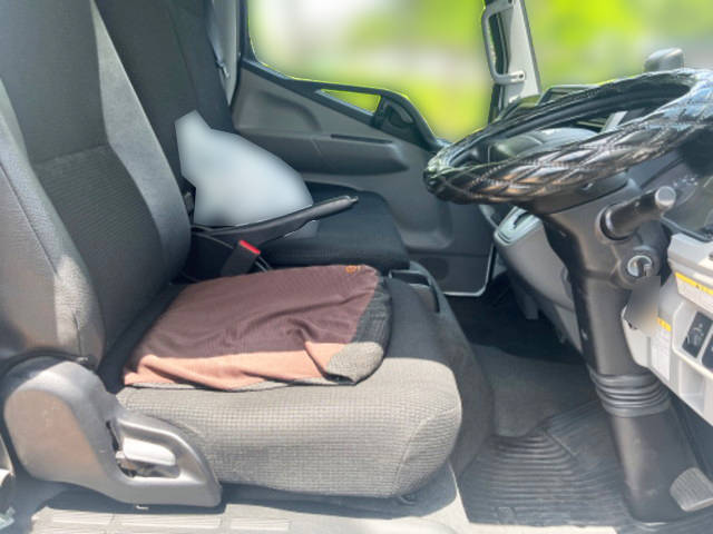 三菱ふそうキャンター平ボディ小型（2t・3t）[写真28]