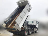 UDトラックスクオンダンプ大型（10t）[写真12]