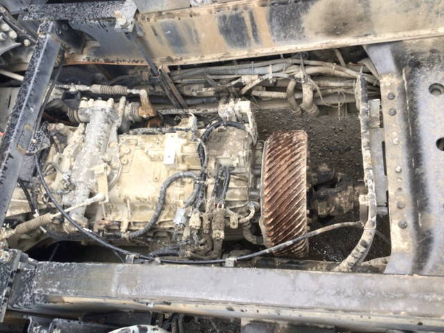 UDトラックスクオンダンプ大型（10t）[写真19]