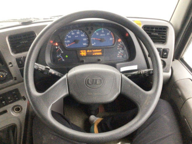 UDトラックスクオンダンプ大型（10t）[写真32]