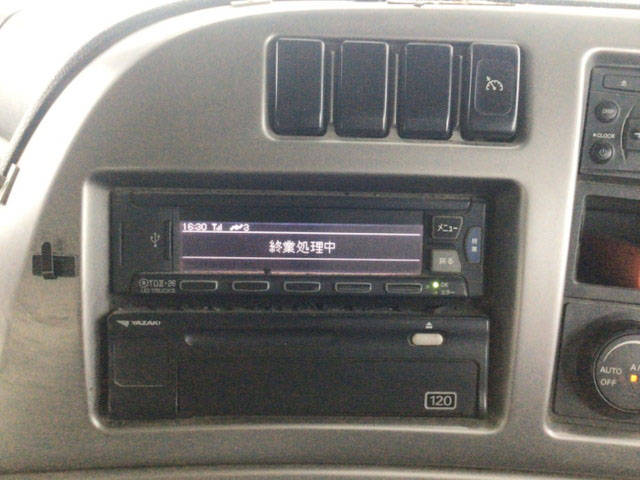 UDトラックスクオンダンプ大型（10t）[写真35]