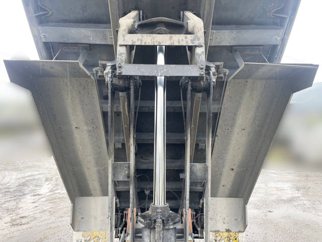 日野プロフィアダンプ大型（10t）[写真12]