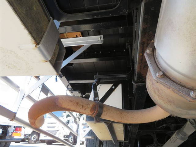 三菱ふそうファイターセルフクレーン3段増トン（6t・8t）[写真15]