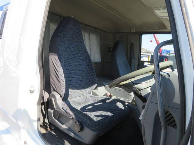 三菱ふそうファイターセルフクレーン3段増トン（6t・8t）[写真27]