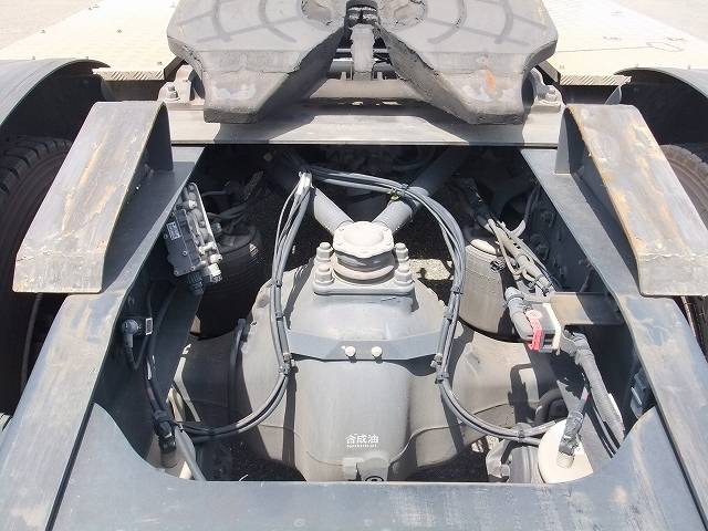 UDトラックスクオントレーラーヘッド（トラクターヘッド）大型（10t）[写真12]