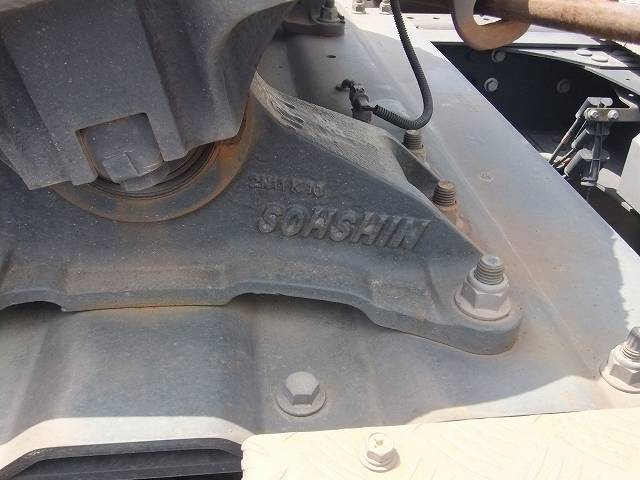 UDトラックスクオントレーラーヘッド（トラクターヘッド）大型（10t）[写真13]