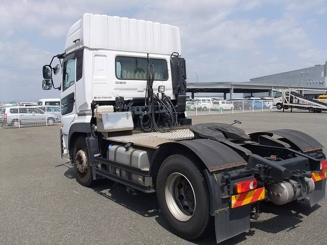 UDトラックスクオントレーラーヘッド（トラクターヘッド）大型（10t）[写真02]