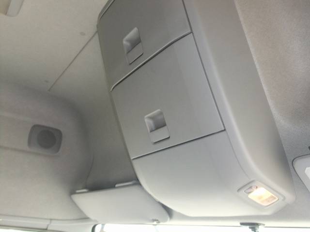 UDトラックスクオントレーラーヘッド（トラクターヘッド）大型（10t）[写真20]