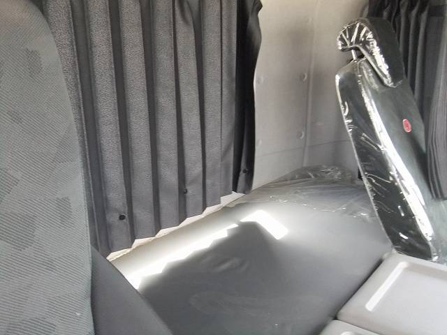 UDトラックスクオントレーラーヘッド（トラクターヘッド）大型（10t）[写真21]