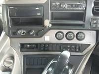 UDトラックスクオントレーラーヘッド（トラクターヘッド）大型（10t）[写真23]