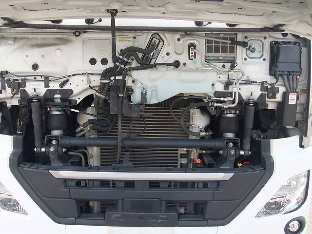 UDトラックスクオントレーラーヘッド（トラクターヘッド）大型（10t）[写真24]