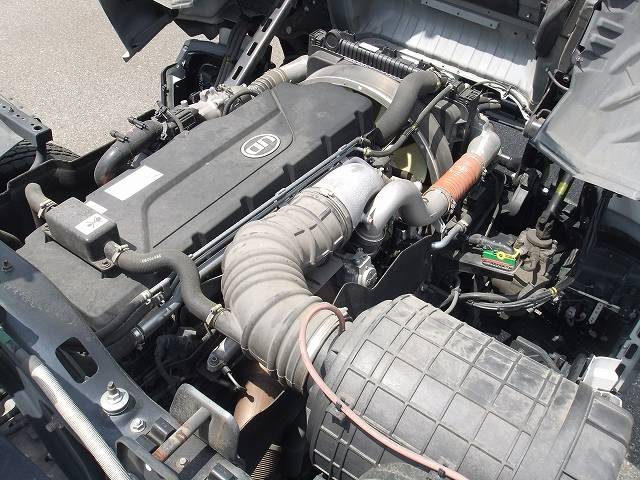 UDトラックスクオントレーラーヘッド（トラクターヘッド）大型（10t）[写真29]