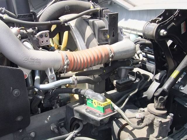 UDトラックスクオントレーラーヘッド（トラクターヘッド）大型（10t）[写真30]