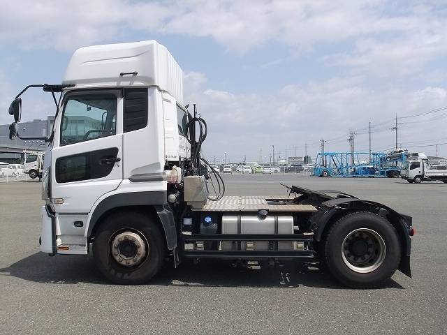 UDトラックスクオントレーラーヘッド（トラクターヘッド）大型（10t）[写真06]