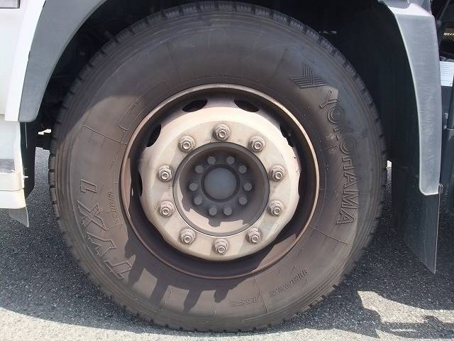 UDトラックスクオントレーラーヘッド（トラクターヘッド）大型（10t）[写真07]