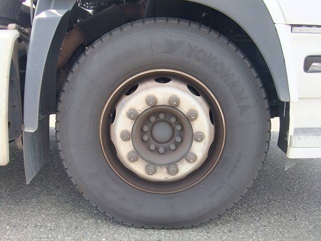 UDトラックスクオントレーラーヘッド（トラクターヘッド）大型（10t）[写真08]