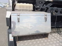 UDトラックスクオントレーラーヘッド（トラクターヘッド）大型（10t）[写真10]