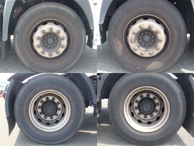 UDトラックスクオントレーラーヘッド（トラクターヘッド）大型（10t）[写真12]