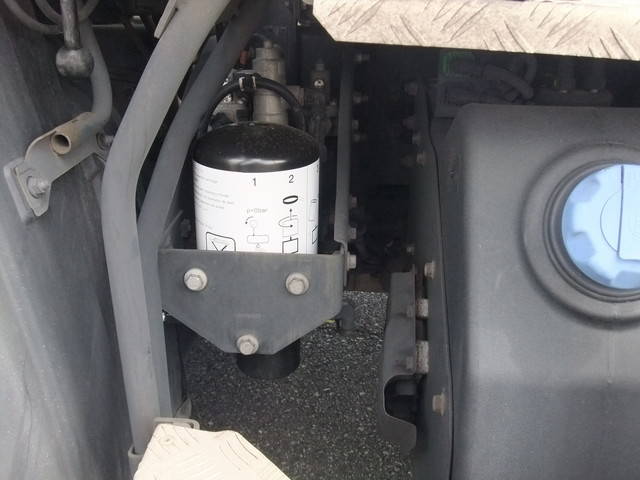 UDトラックスクオントレーラーヘッド（トラクターヘッド）大型（10t）[写真14]