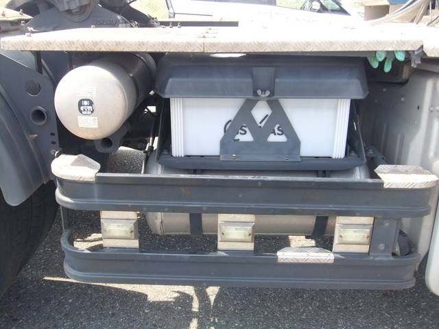 UDトラックスクオントレーラーヘッド（トラクターヘッド）大型（10t）[写真15]