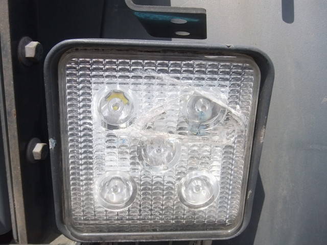 UDトラックスクオントレーラーヘッド（トラクターヘッド）大型（10t）[写真19]