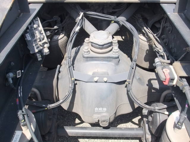 UDトラックスクオントレーラーヘッド（トラクターヘッド）大型（10t）[写真20]