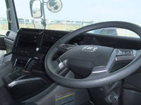 UDトラックスクオントレーラーヘッド（トラクターヘッド）大型（10t）[写真21]