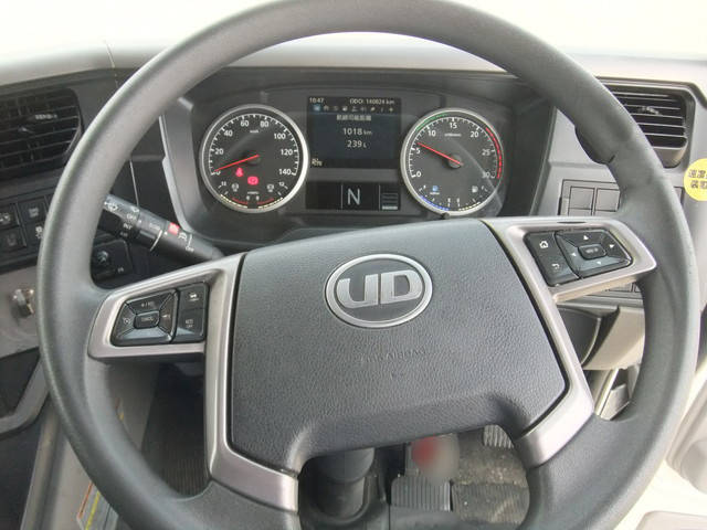 UDトラックスクオントレーラーヘッド（トラクターヘッド）大型（10t）[写真22]