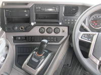 UDトラックスクオントレーラーヘッド（トラクターヘッド）大型（10t）[写真23]