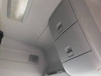 UDトラックスクオントレーラーヘッド（トラクターヘッド）大型（10t）[写真24]