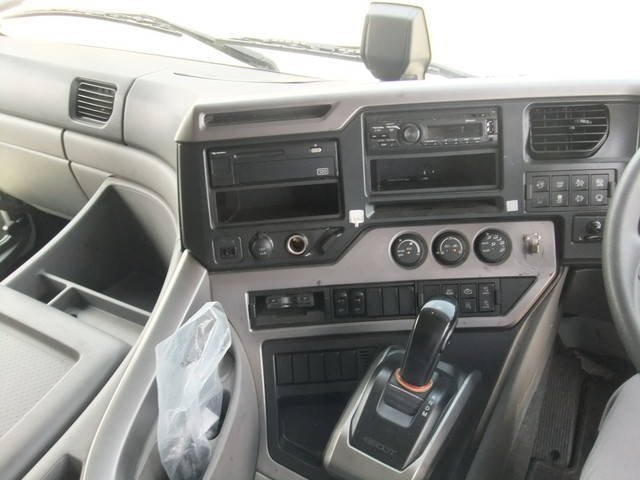 UDトラックスクオントレーラーヘッド（トラクターヘッド）大型（10t）[写真26]