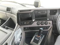 UDトラックスクオントレーラーヘッド（トラクターヘッド）大型（10t）[写真26]