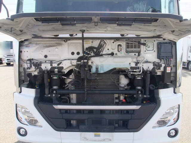 UDトラックスクオントレーラーヘッド（トラクターヘッド）大型（10t）[写真29]