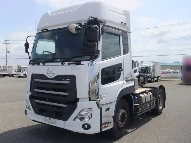 UDトラックスクオントレーラーヘッド（トラクターヘッド）大型（10t）[写真03]