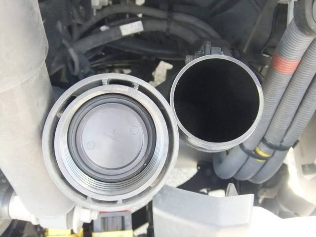 UDトラックスクオントレーラーヘッド（トラクターヘッド）大型（10t）[写真30]