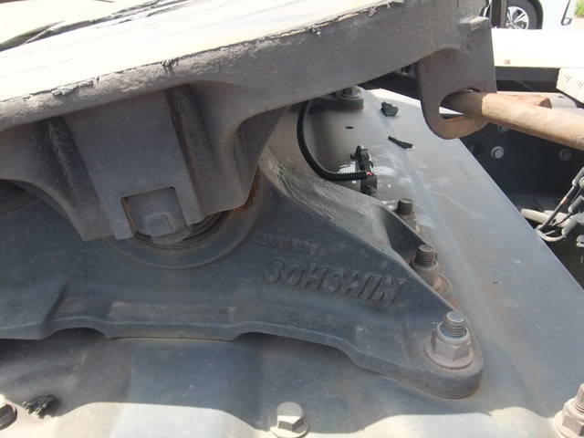 UDトラックスクオントレーラーヘッド（トラクターヘッド）大型（10t）[写真09]