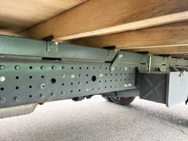 三菱ふそうキャンター平ボディ小型（2t・3t）[写真16]