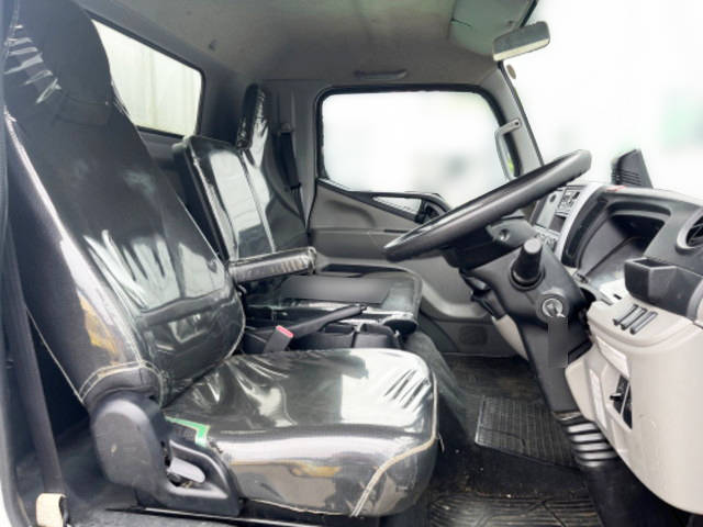 三菱ふそうキャンター平ボディ小型（2t・3t）[写真23]