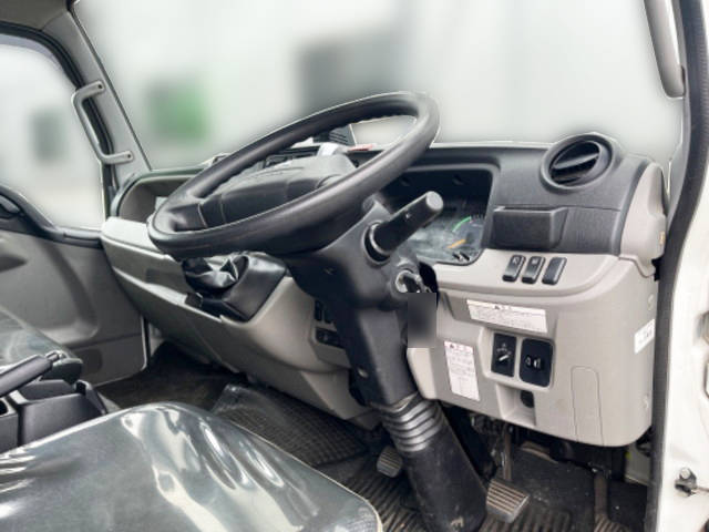 三菱ふそうキャンター平ボディ小型（2t・3t）[写真26]