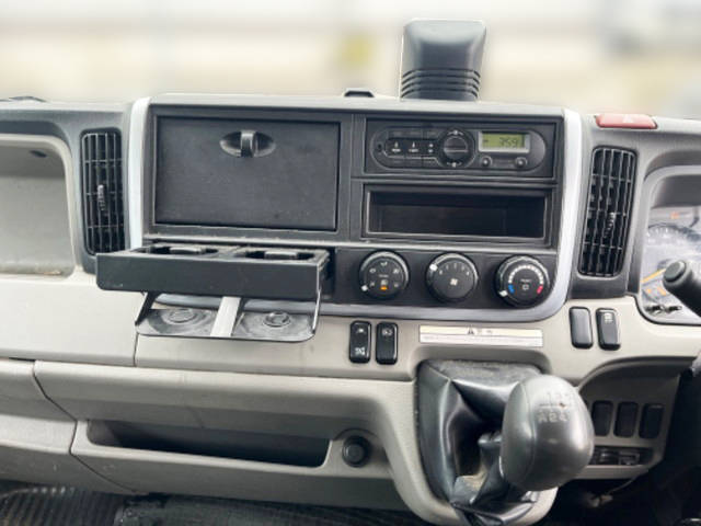 三菱ふそうキャンター平ボディ小型（2t・3t）[写真29]