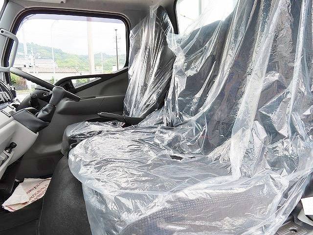 三菱ふそうキャンター平ボディ小型（2t・3t）[写真11]