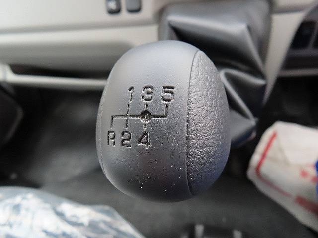 三菱ふそうキャンター平ボディ小型（2t・3t）[写真14]