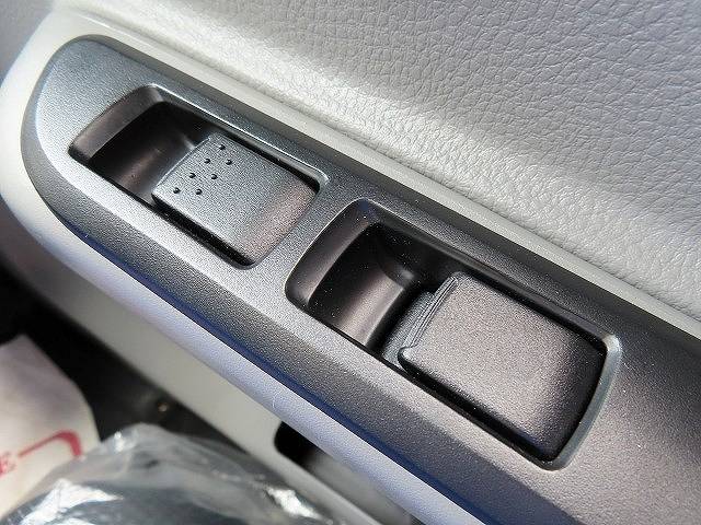 三菱ふそうキャンター平ボディ小型（2t・3t）[写真16]