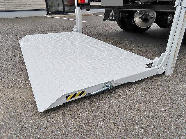 三菱ふそうキャンター平ボディ小型（2t・3t）[写真20]