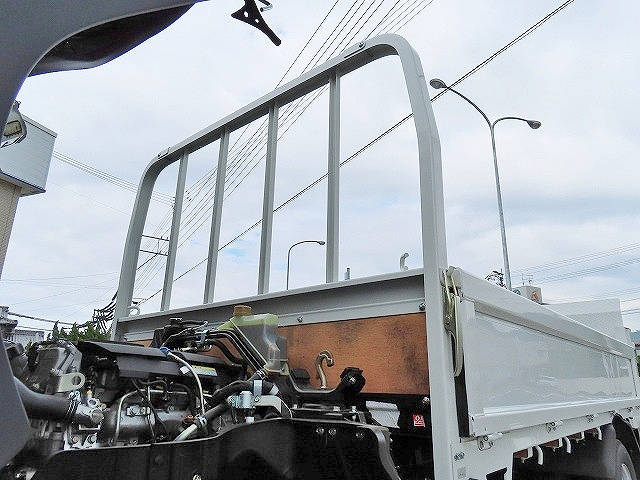 三菱ふそうキャンター平ボディ小型（2t・3t）[写真21]