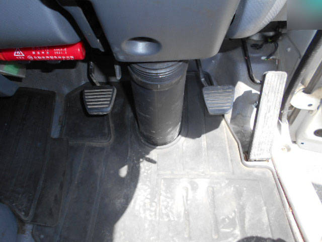 いすゞエルフアルミバン小型（2t・3t）[写真26]