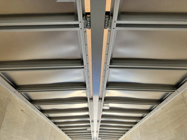 三菱ふそうスーパーグレートアルミウイング大型（10t）[写真12]